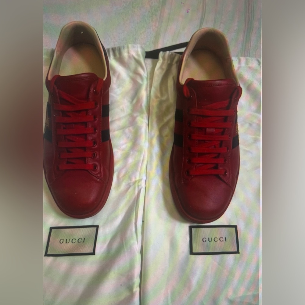 MENS Red Gucci Shoes with embedded bee in a size 10 US.
